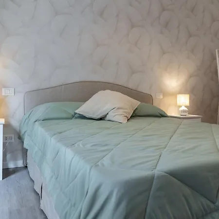 Vatican Shabby Double Bedrooms Rom