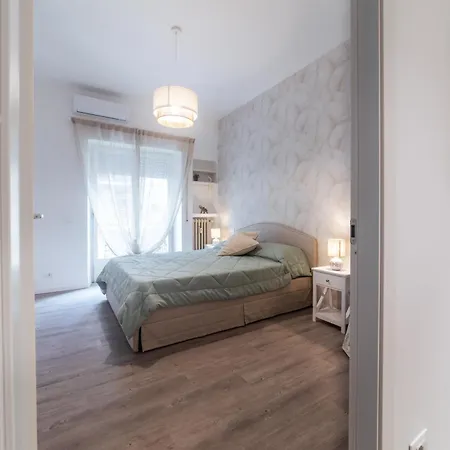 Vatican Shabby Double Bedrooms Rom